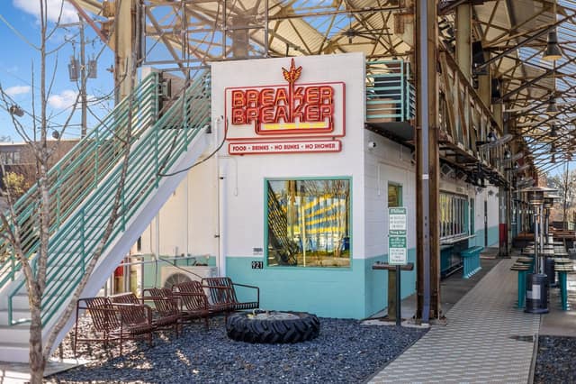 Breaker Breaker bar and patio in the Beacon Atlanta district