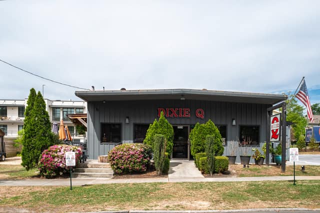 Dixie Q barbecue restaurant near Ashford Park in Brookhaven